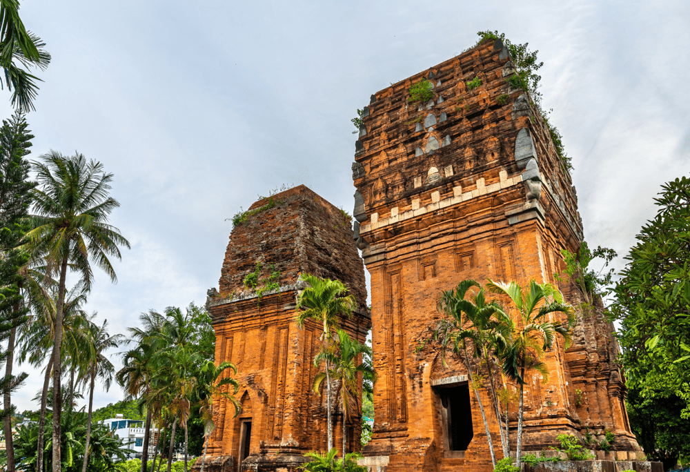 Banh It Towers carry a strong sense of legend, perched atop a hill and surrounded by lush greenery (Source: Canva)
